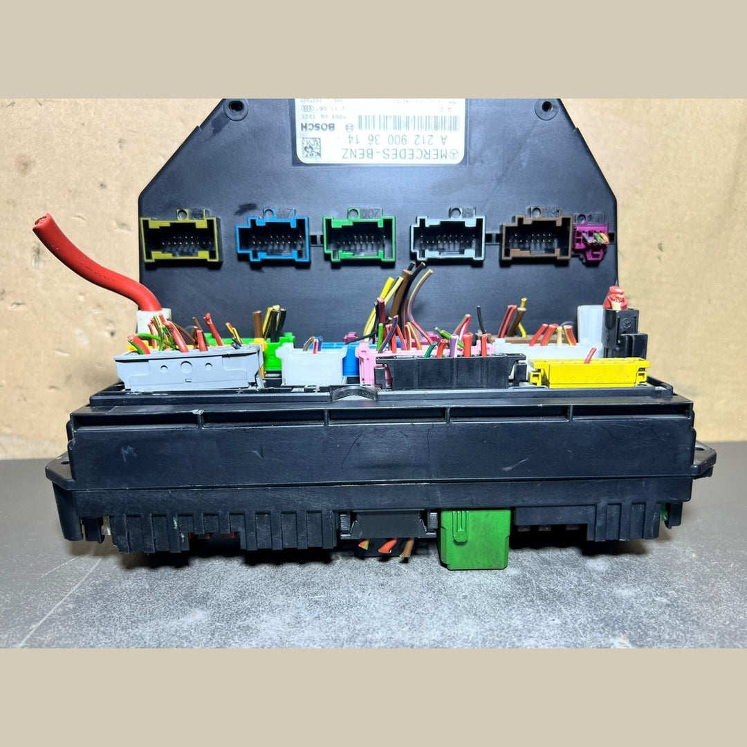10-16 Mercedes-Benz W212 W204 Front SAM Module Relay Fuse Box A2129003614 OEM