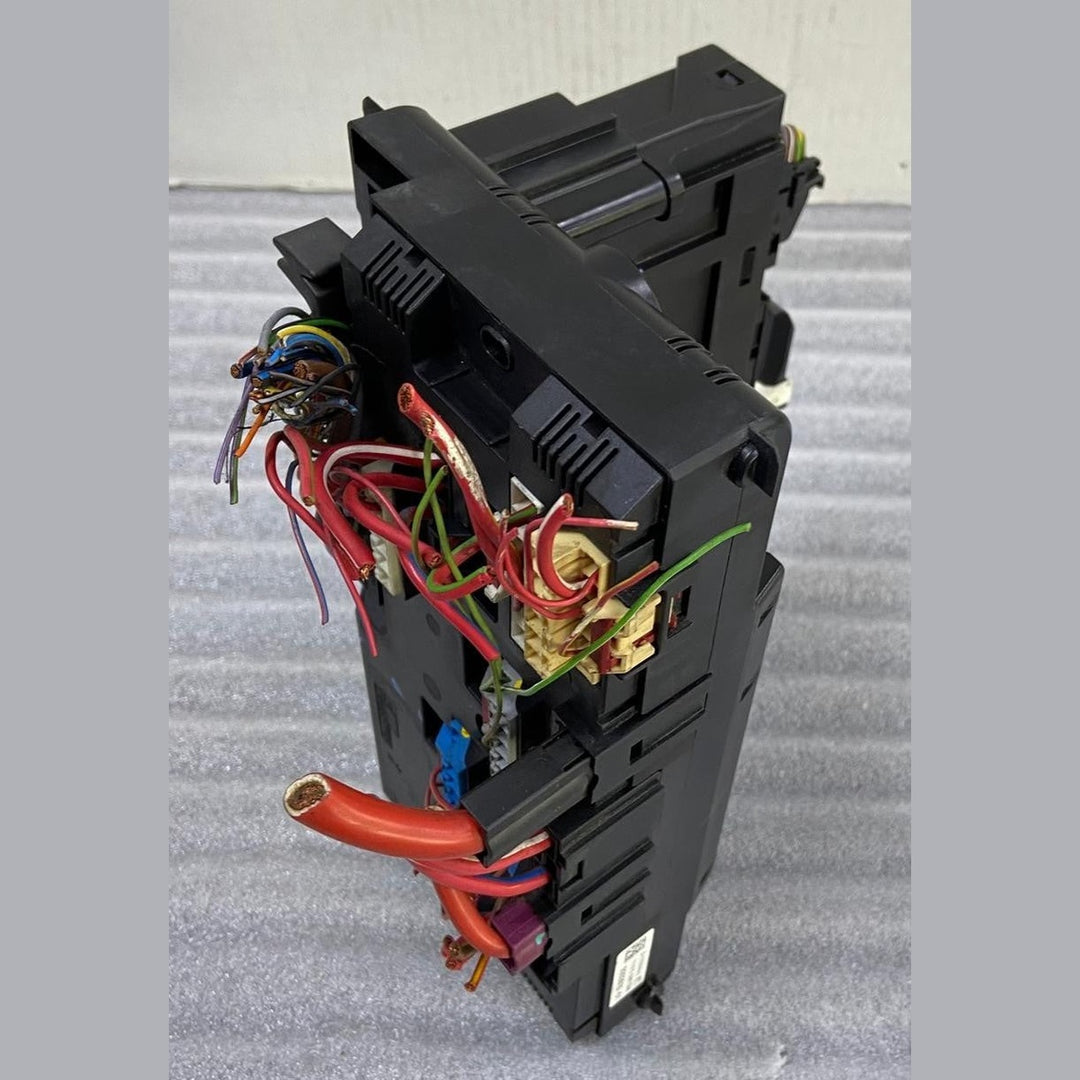 OEM BMW F10 F11 F12 Front Power Distribution Fuse Relay Box 9252815-01