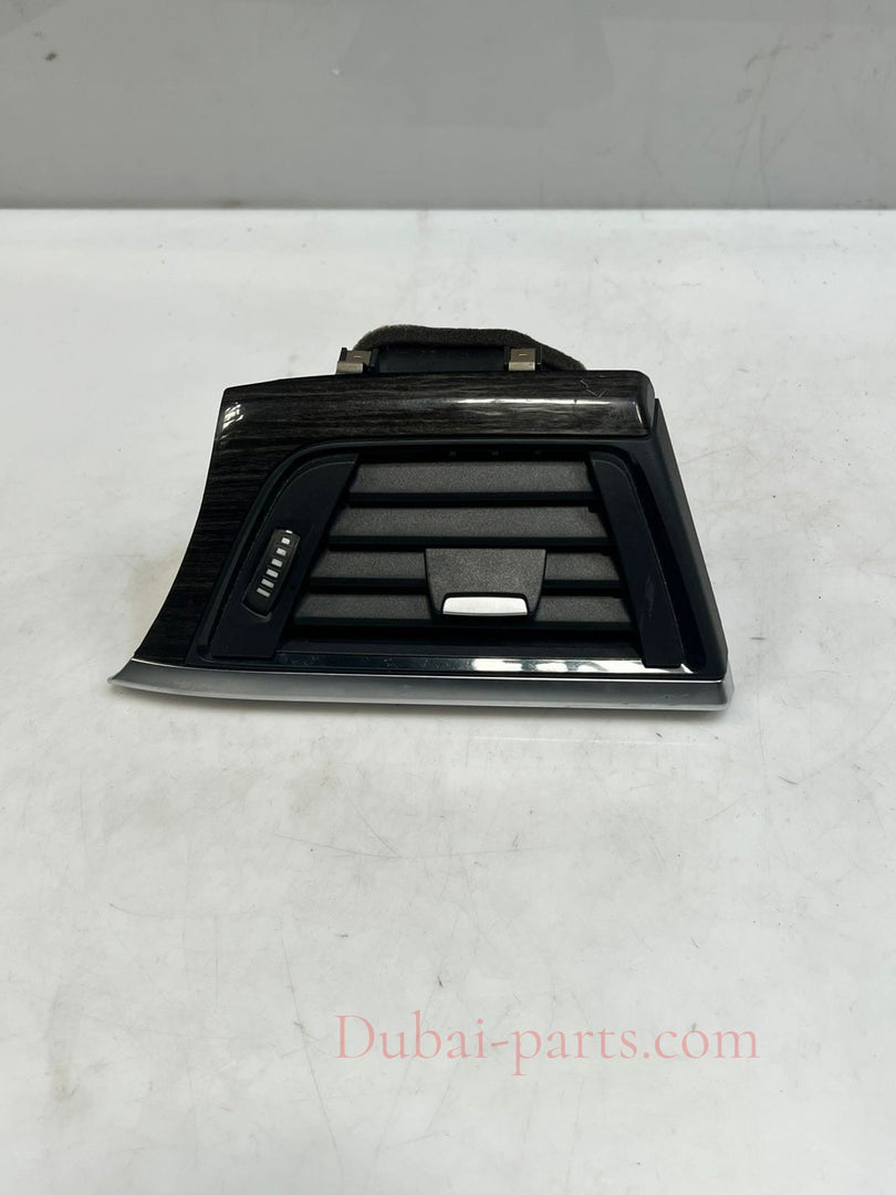 BMW 4' F30, F31, F80 Dashboard Air Vent Grille Right 9231995 OEM