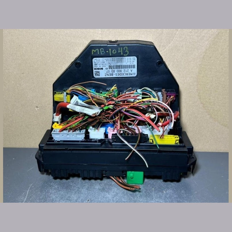 10-16 Mercedes-Benz W212 W204 Front SAM Modul Relais Sicherungskasten A212...