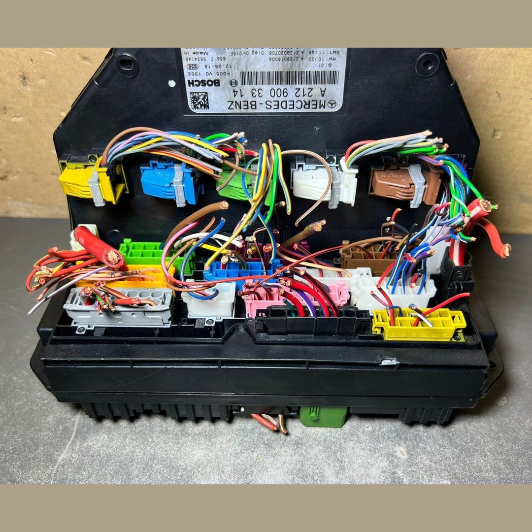 10-16 Mercedes-Benz W212 W204 Front SAM Module Relay Fuse Box A2129003314 OEM