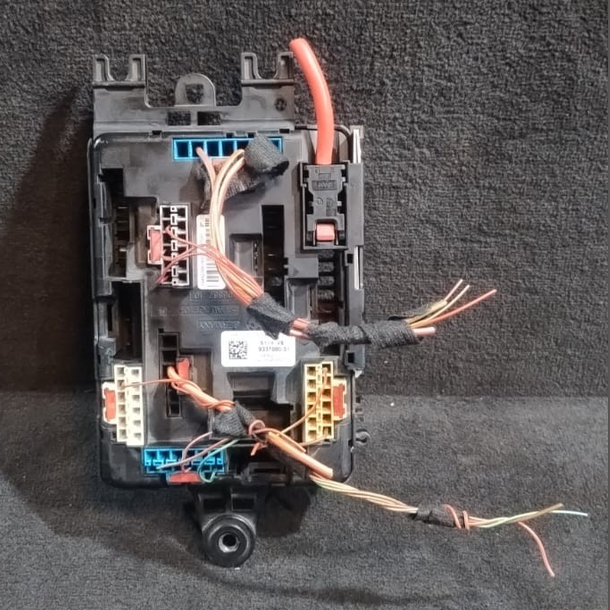 BMW F20 F21 F30 F31 F32 F33 REAR POWER DISTRIBUTION FUSE BOX MODULE P/N 9337880