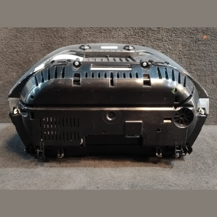 BMW X1 F48 2.0 DIESEL AUTOMATIC INSTRUMENT CLUSTER SPEEDOMETER KM/H P/N 9295446
