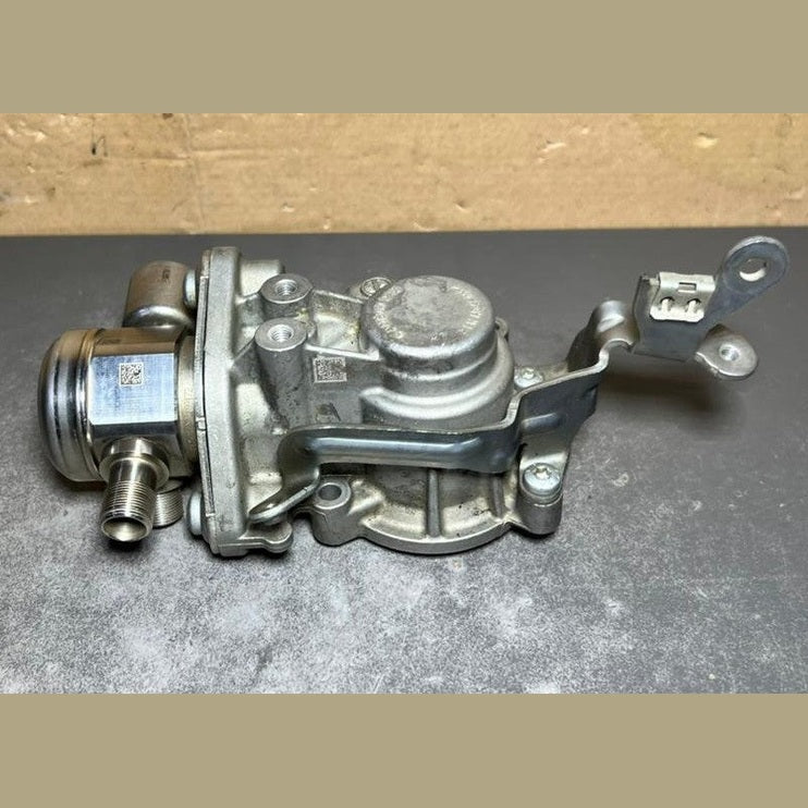12-18 Mercedes W212 C300 M276 High Pressure Fuel Pump W/Housing A276 0700601 OEM