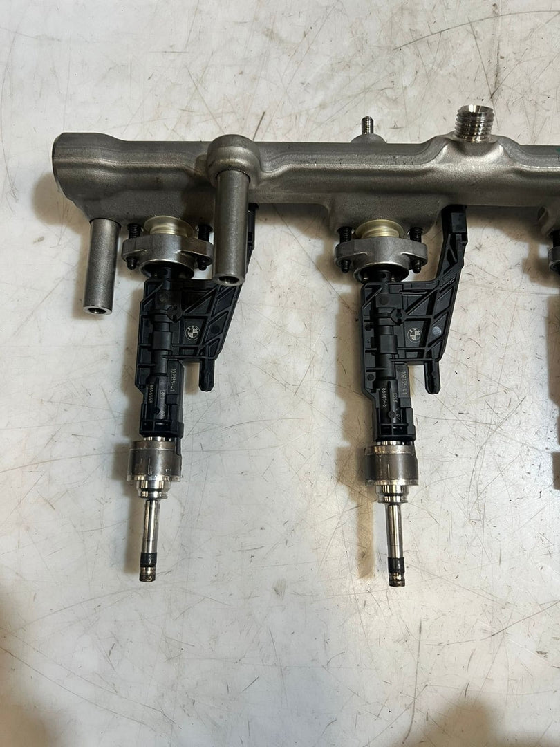 2019-2022 BMW X3 3 Series G20 G21 High Pressure Fuel Injection Rail 8665633 OEM