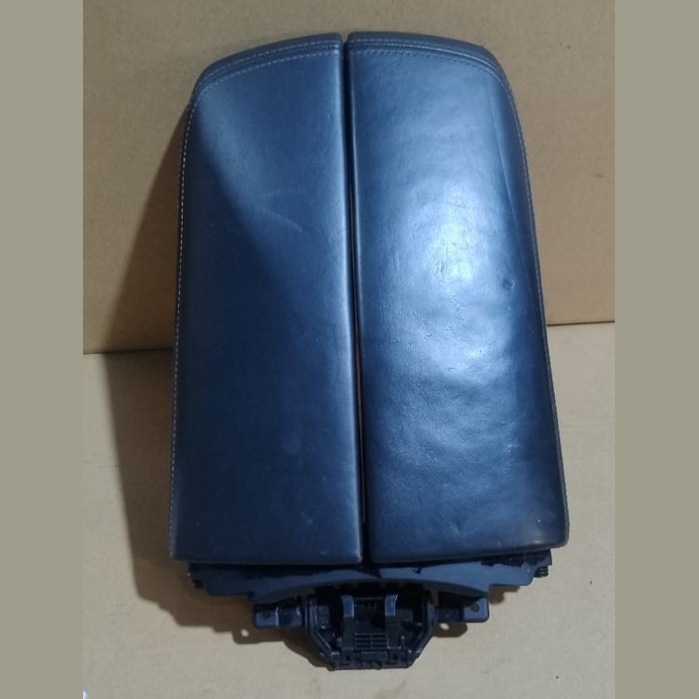 BMW G11 G12 750I 740I ARMREST STORAGE COMPARTMENT LID P/N 9348741