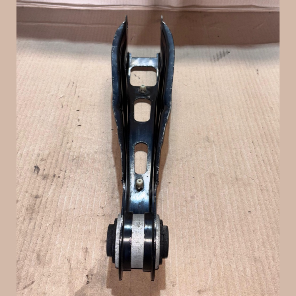BMW OEM  X3 G01 X4 G02 REAR ROLL OVER STRUT WITH RUBBER MOUNT 3330 -6871020