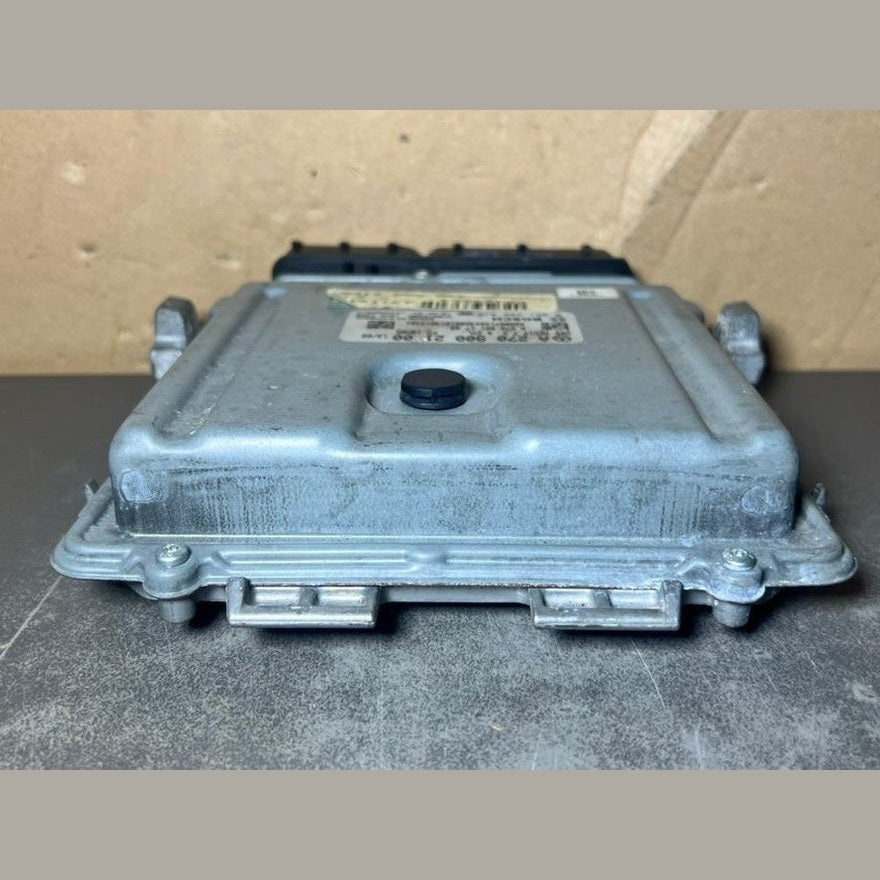 12-18 Mercedes W246 CLA GLA Engine Control Module Unit ECM ECU A270 9002100 OEM