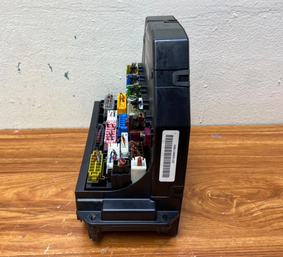 2008-15 Mercedes-Benz W212 Front Sam Fuse Box Control Unit A2129003414 X204 GLK