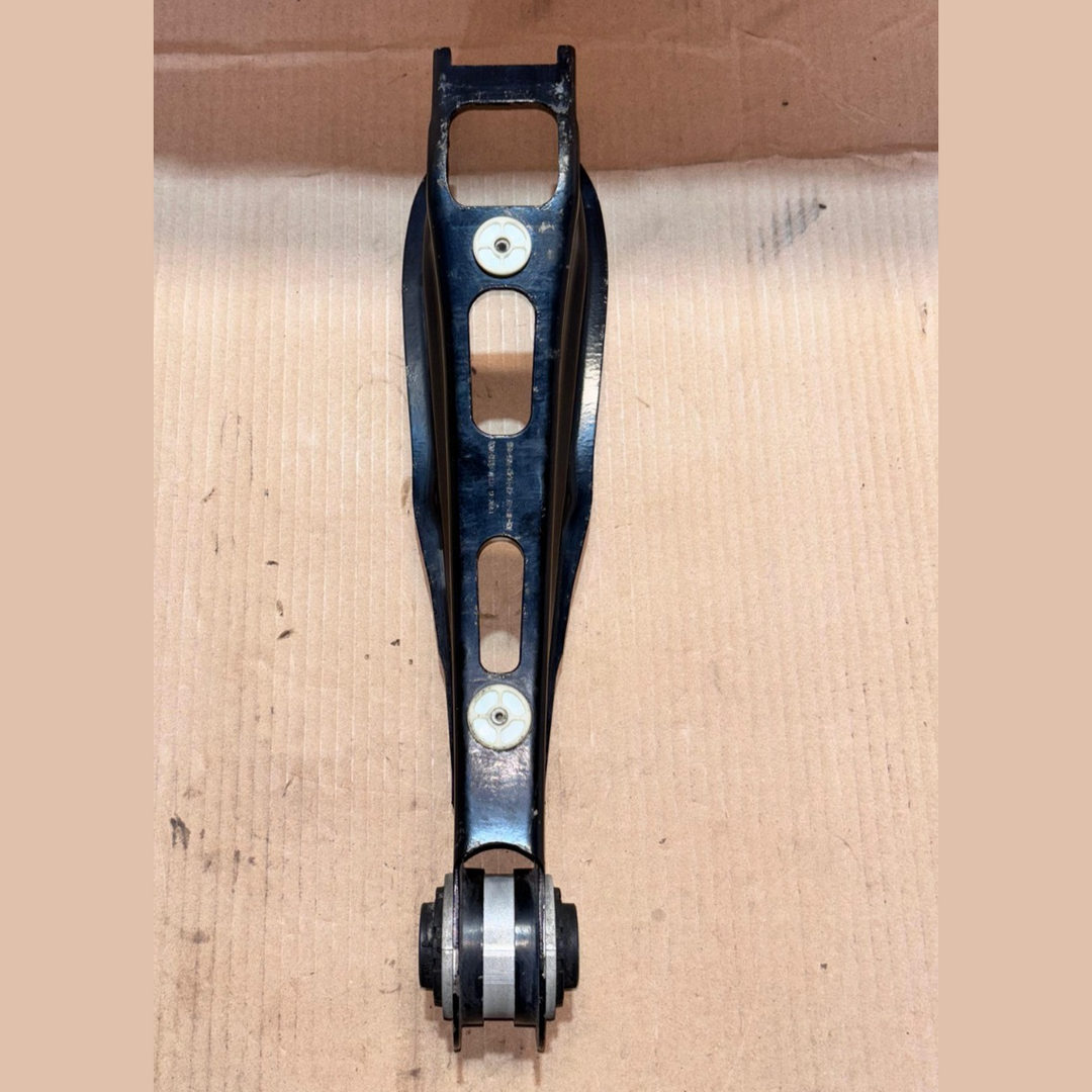 BMW OEM  X3 G01 X4 G02 REAR ROLL OVER STRUT WITH RUBBER MOUNT 3330 -6871020