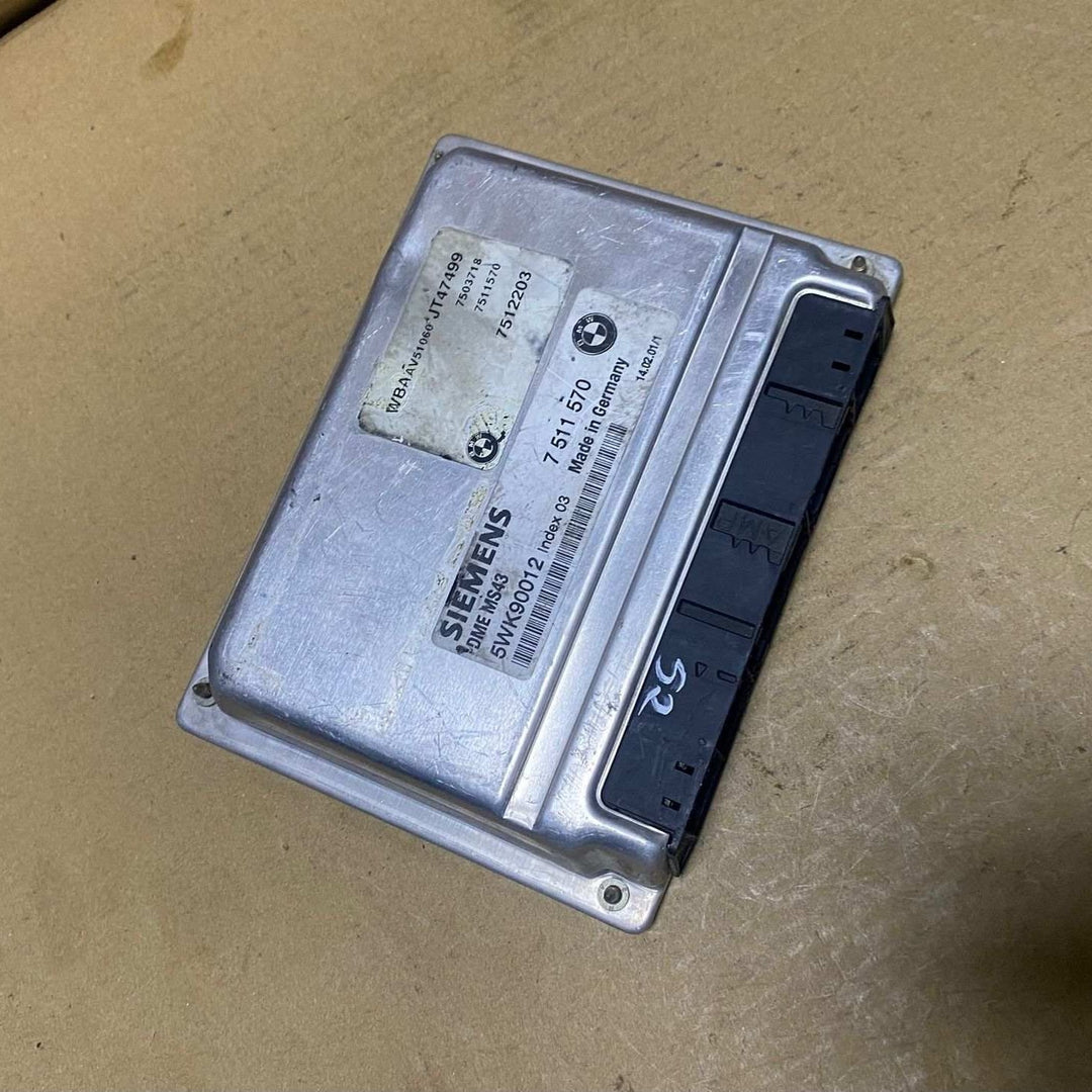 BMW 2001 530i -2002 Z3 Roadster 2.5i and Engine Control Unit 7511570