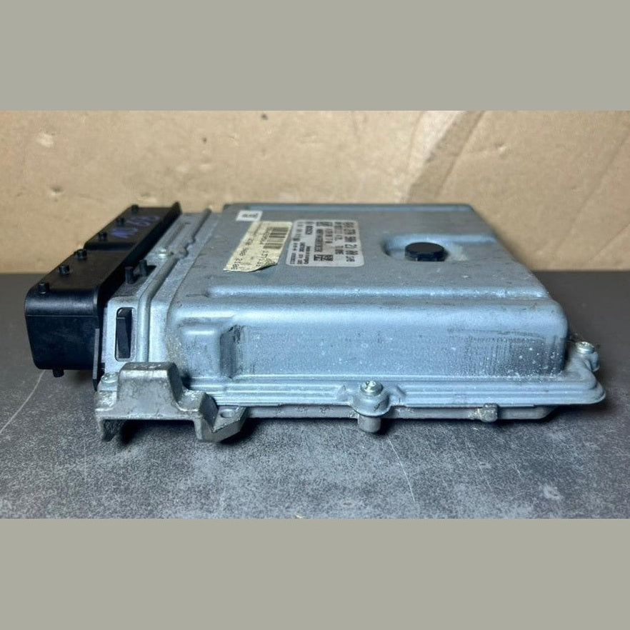12-18 Mercedes W246 CLA GLA Engine Control Module Unit ECM ECU A270 9002100 OEM
