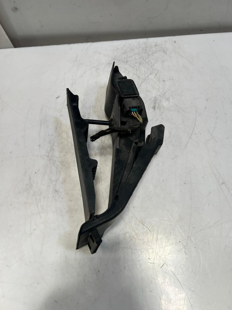 2000-2006 BMW E39, E46, and E53 X5 Accelerator Pedal 6762480 OEM
