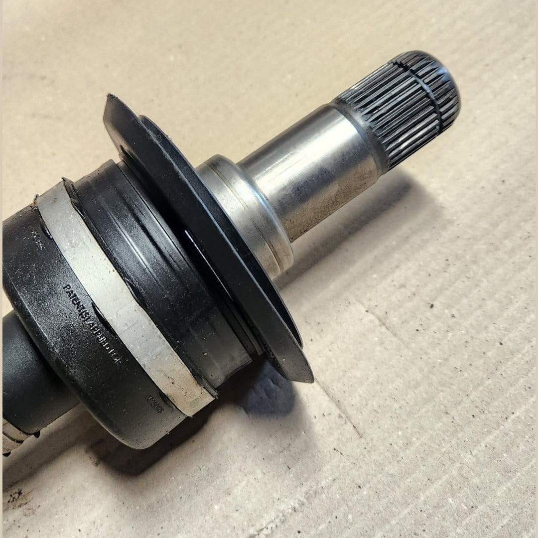 2017 BMW 740Le xDrive 7 Series G11 Drive Shaft Output Shaft Rear Right 8639468