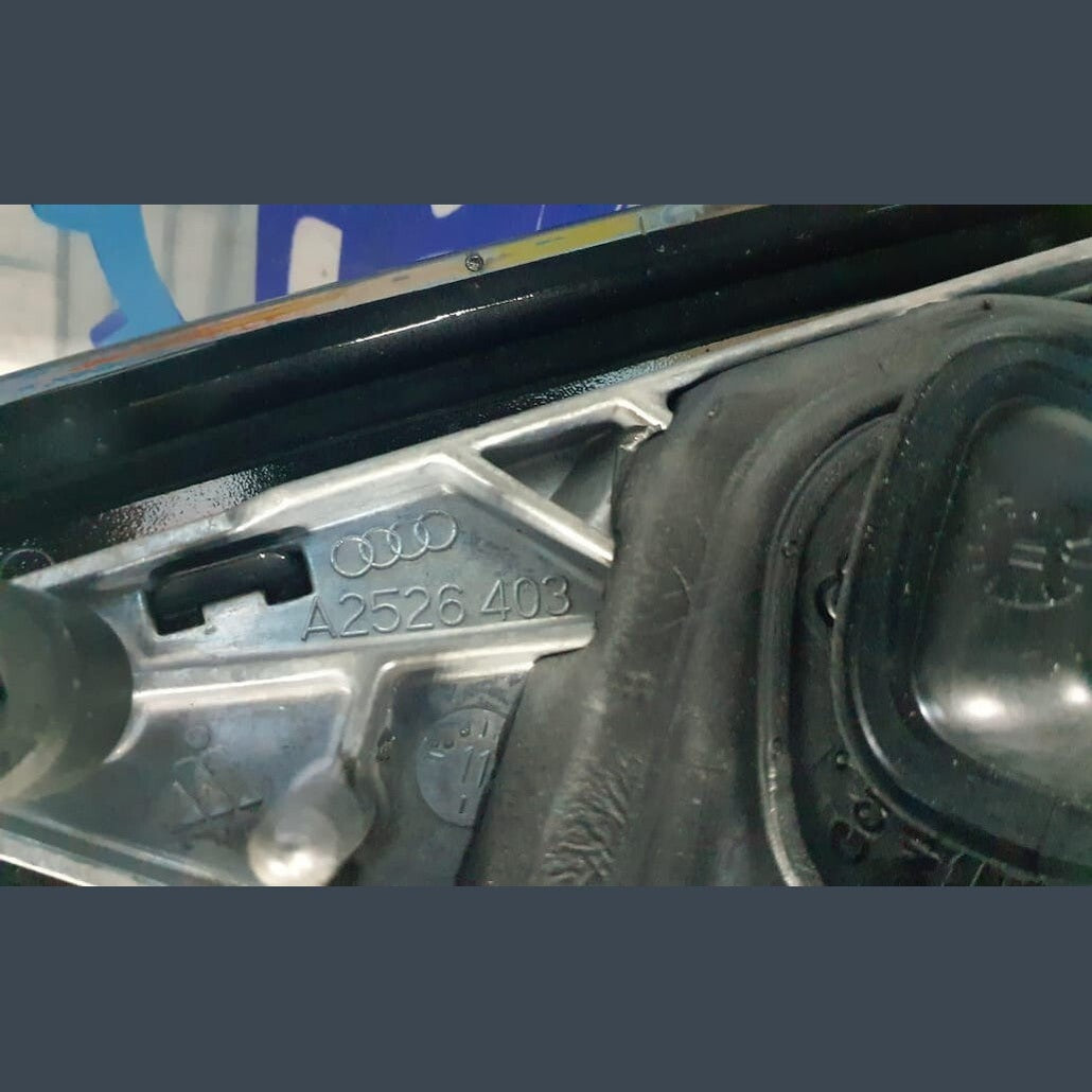 AUDI A8 FRONT LEFT PASSENGER SIDE WING MIRROR MANUAL FOLDING - A2526403