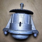Bild in die Galerieansicht laden, 2008-2012 Mercedes-Benz W204 C-Class Front Left Side Engine Mount A204 2404317
