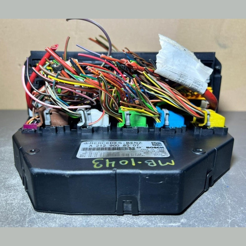 10-16 Mercedes-Benz W212 W204 Front SAM Modul Relais Sicherungskasten A212...