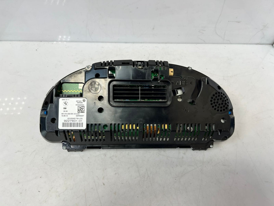2010-11 BMW 528i F10 F11 F18 F07 535I Instrument Cluster SPEEDOMETER 9227601 OEM