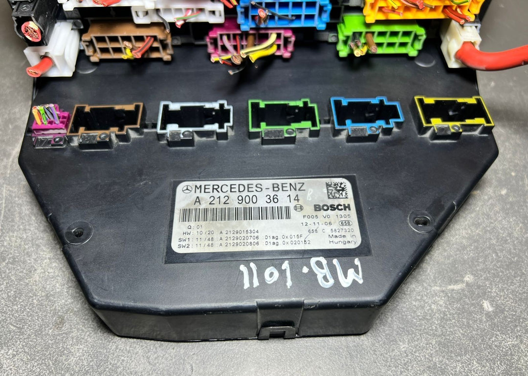 10-16 Mercedes-Benz W212 W204 Front SAM Module Relay Fuse Box A212 9003614 OEM