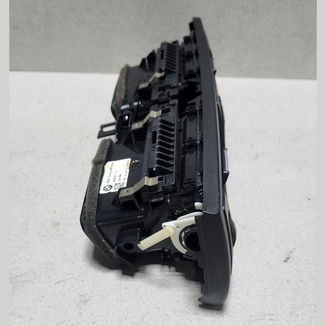 BMW Dashboard Center Air Vent 92053571 Series F20 F21, 2 Series F22 F23