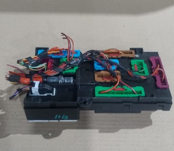 BMW F98 F97 X4 X3 G01  M BODY FUSE BOX CONTROL MODULE OEM  6828074
