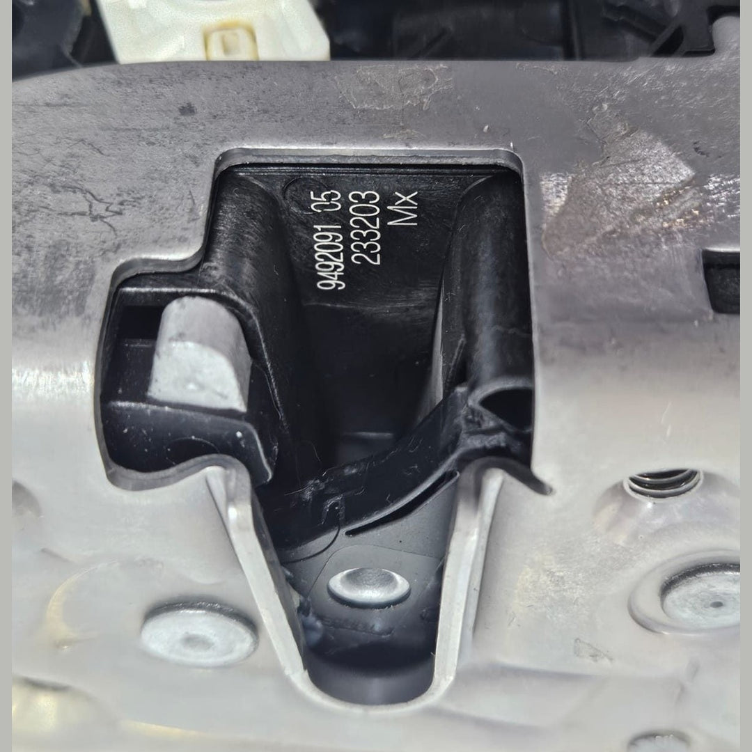 18-24 BMW G01 X3 Driver Left Front Door Latch Lock Actuator 9492091 OEM