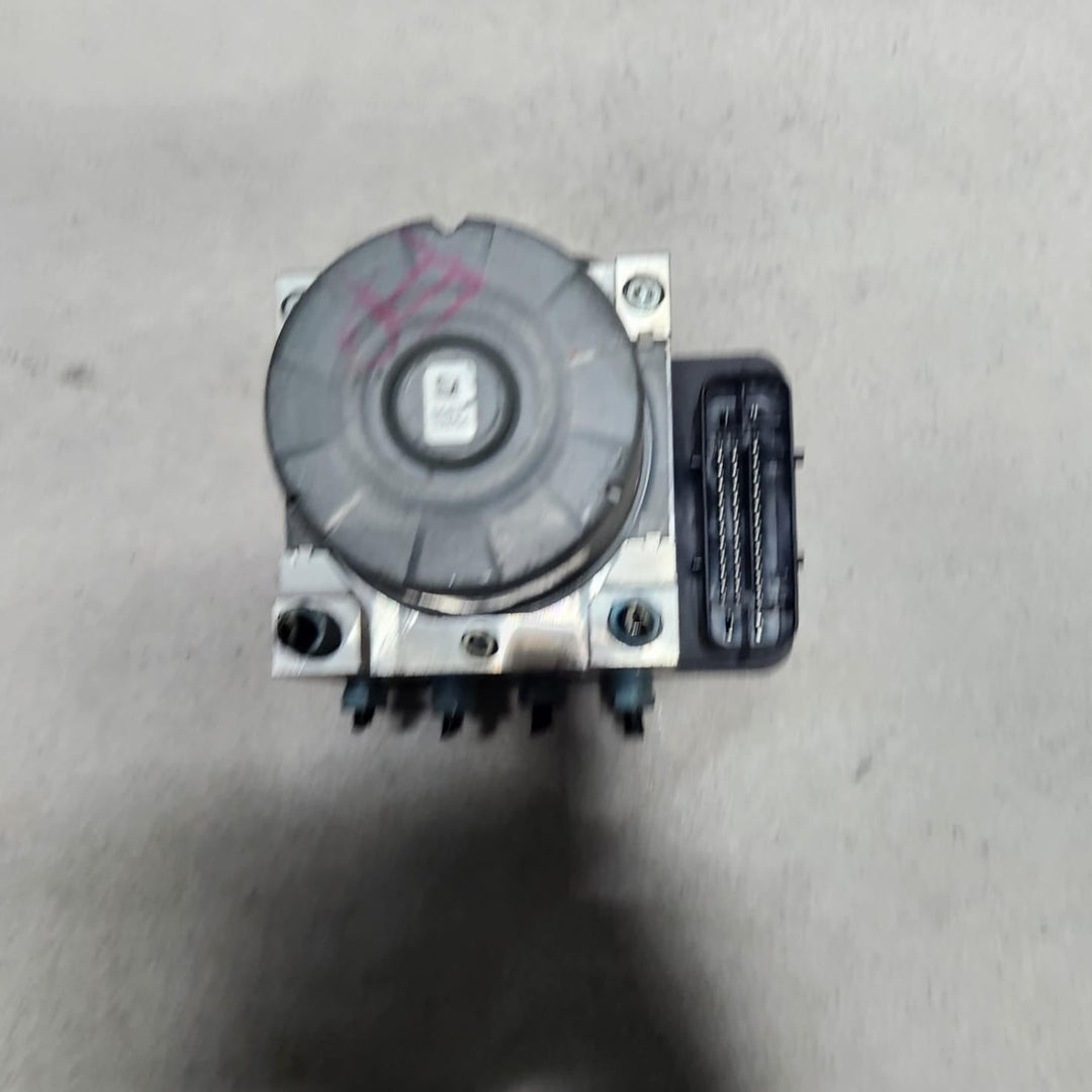 2015-2018 BMW M4 Abs Anti Lock Brake Pump Module 7852637 M3 M4 F82 OEM