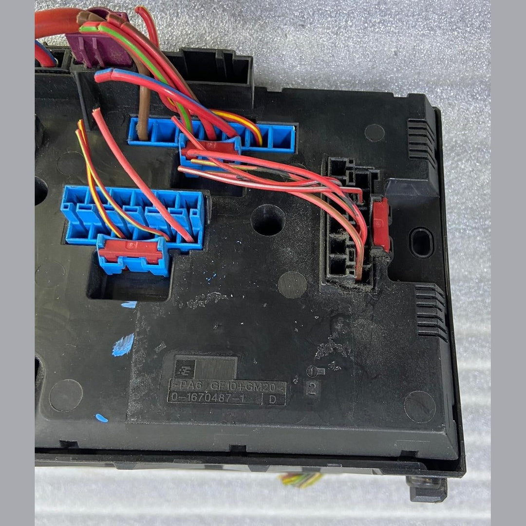 OEM BMW F10 F11 F12 Front Power Distribution Fuse Relay Box 9252815-01