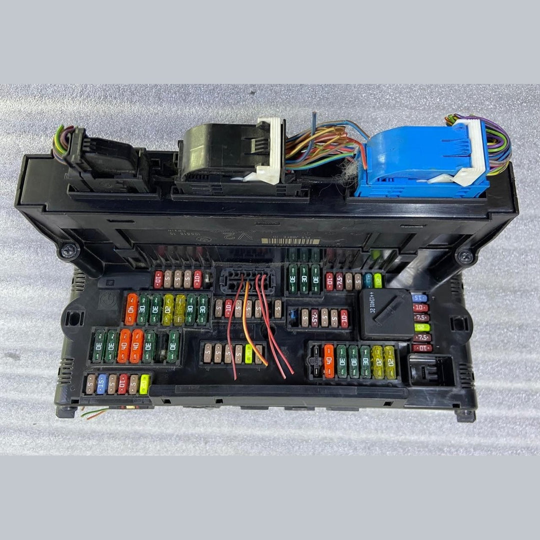OEM BMW F10 F11 F12 Front Power Distribution Fuse Relay Box 9252815-01