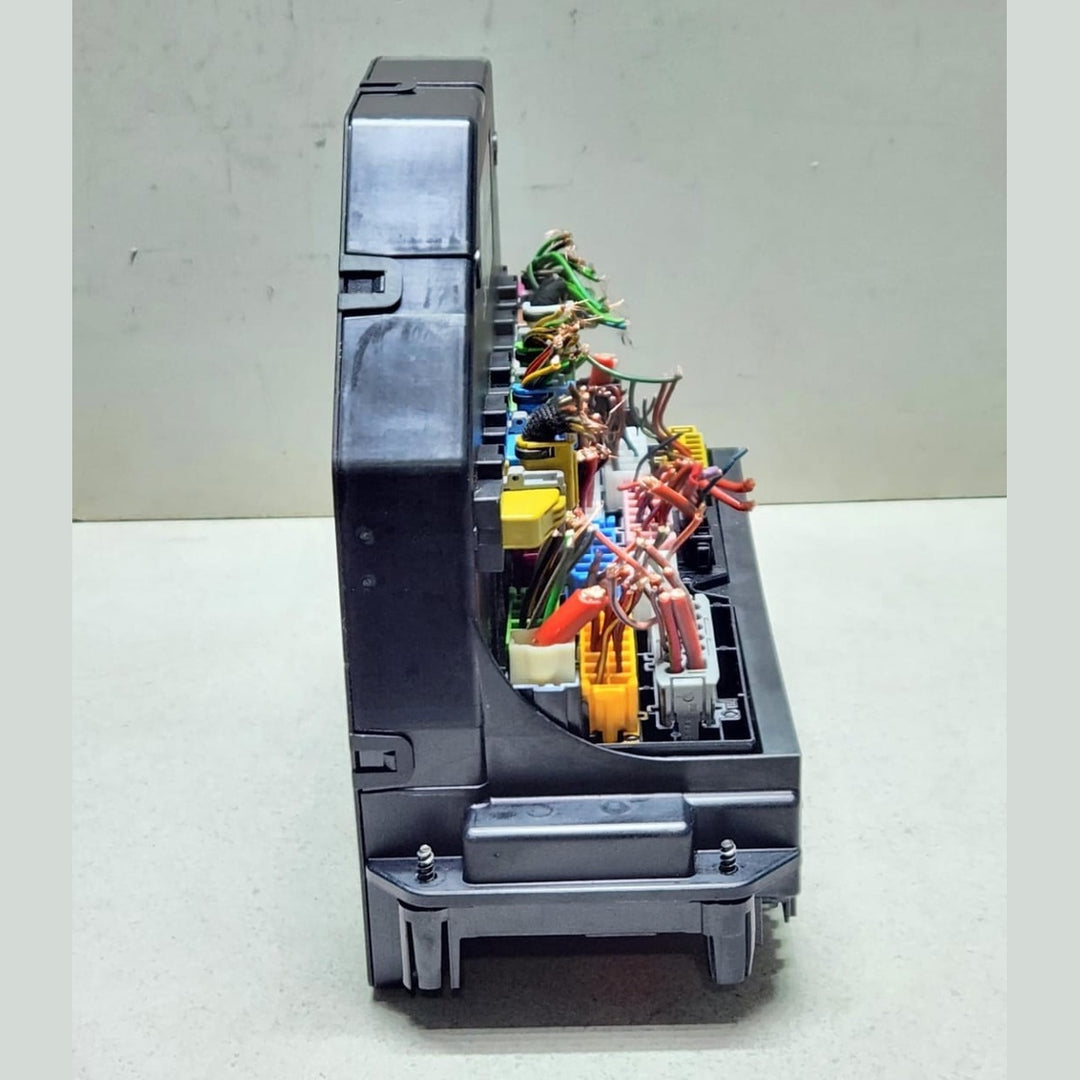2010-2015 Mercedes-Benz C300 Front Sam Fuse Relay Module A2129008107 W204 W350 