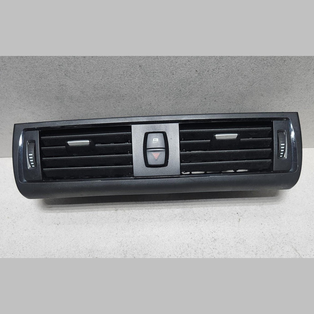 BMW Dashboard Center Air Vent 92053571 Series F20 F21, 2 Series F22 F23