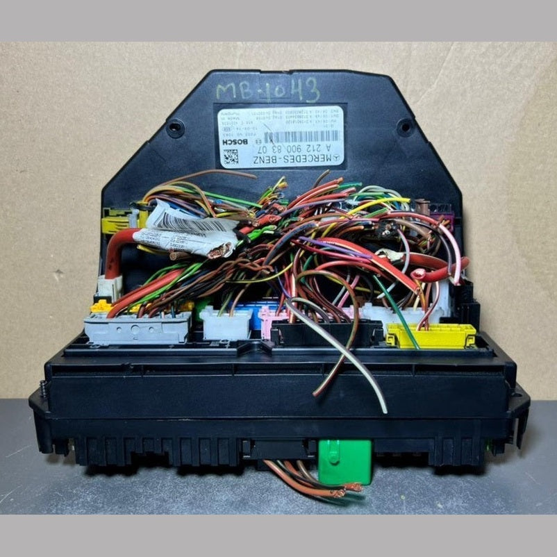 10-16 Mercedes-Benz W212 W204 Front SAM Module Relay Fuse Box A212 9008307 OEM