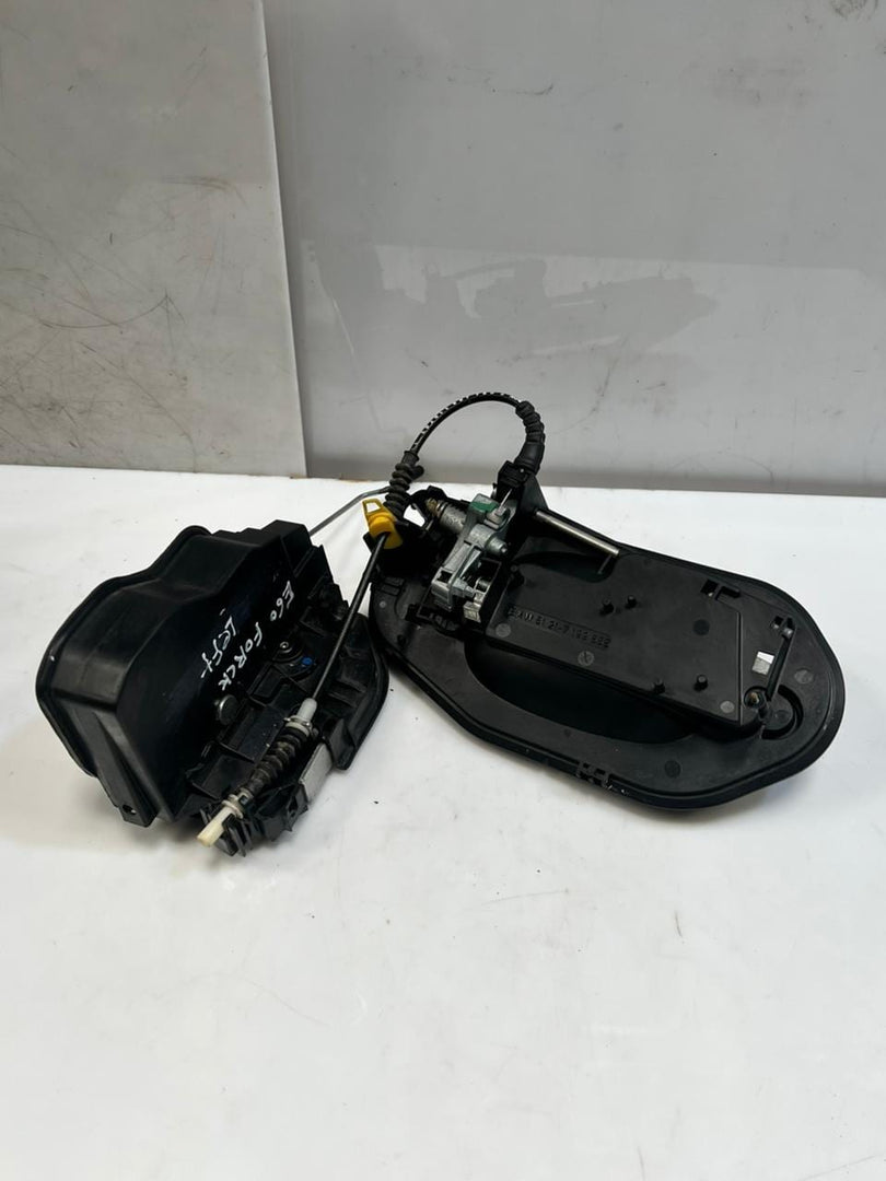 2008-2009 BMW E60 FRONT Left Exterior Door Handle Carrier REGULATOR 7199555 OEM
