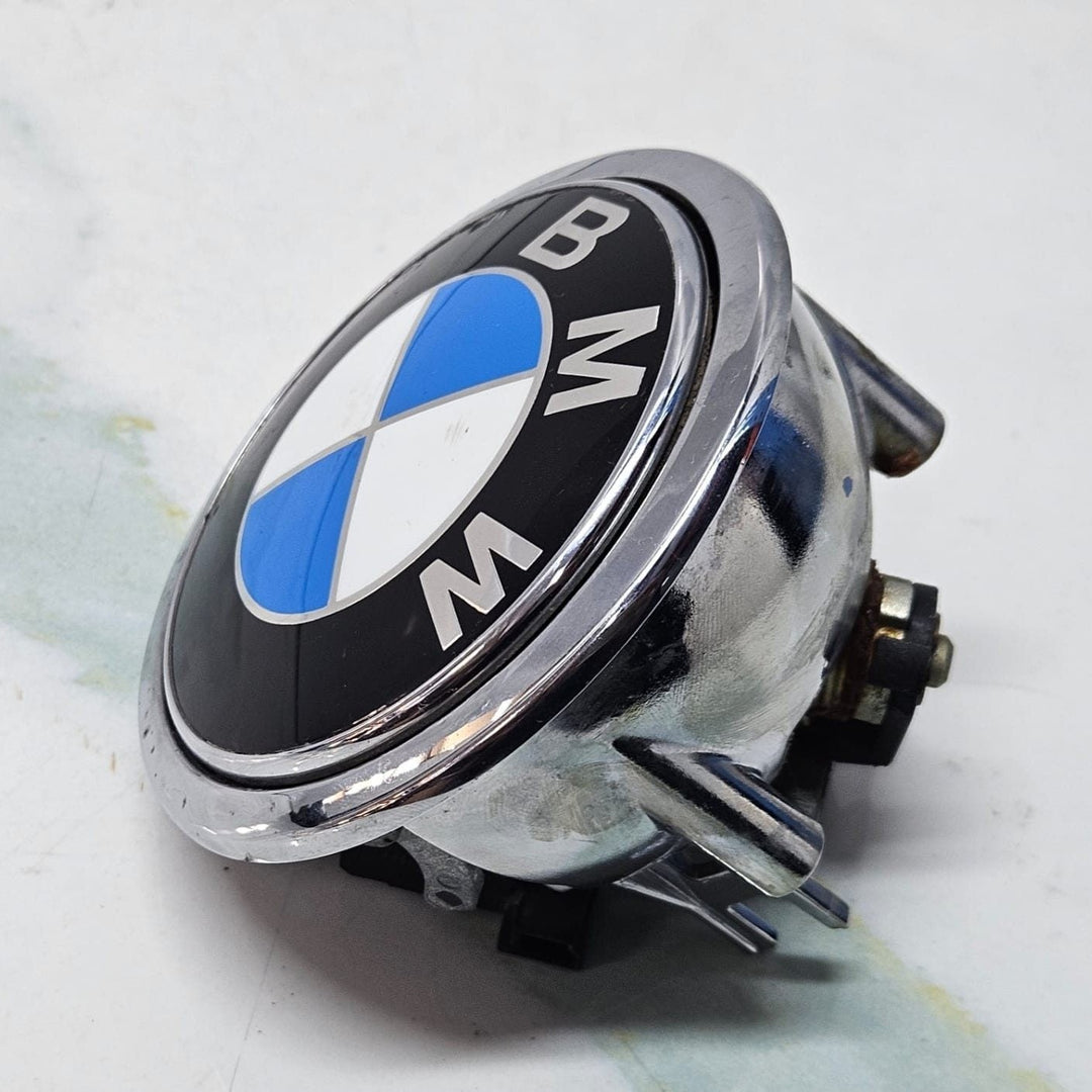 2006-2010 BMW E63 E64 M6 REAR TRUNK LID HANDLE LOCK LATCH CARRIER 7061327 OEM