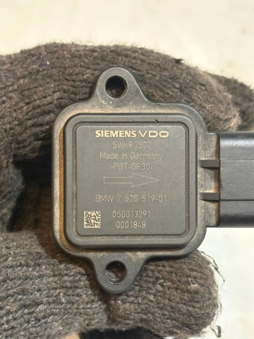 2006-2010 BMW 130i E87 E90 E91 E92 E93 325xi 330xi Mass Air Flow Sensor 7520519