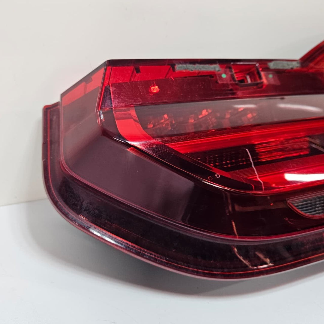 OEM BMW 7 Series G11 G12 Tailgate Light Right Side 2583244