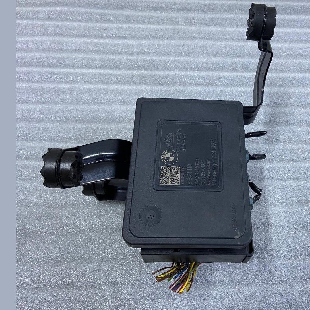 OEM BMW M4 F30 F34 ABS Anti-Lock Brake Pump Module 6871110