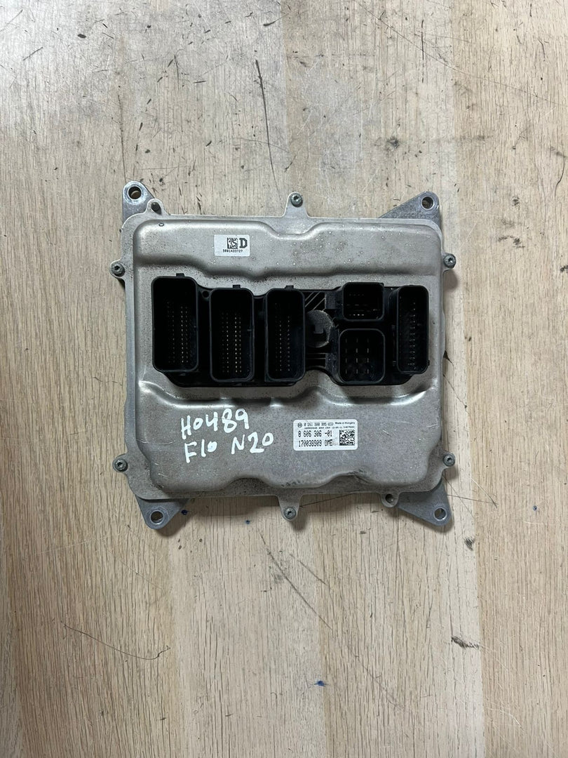 2012-2017 BMW F10 N20 520i Engine Control Unit SET DME+ CAS4 CG + 2KEYs 8606306