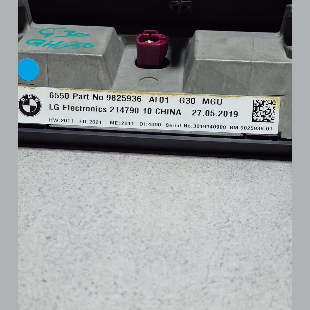 2020-2023 BMW 530i Central Display Screen 9825936 5 Series G30 G31 MGU 