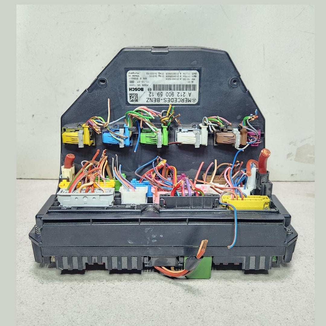 Mercedes-Benz Front Fuse Box Control Module A2129005912 C-Class W204 S204 OEM
