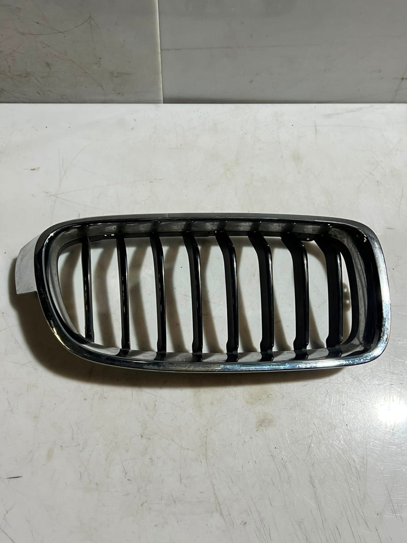 2016-2018 BMW 3 Series F30 F31 F35 F80 330e Front BUMPER Grille 7295442 OEM
