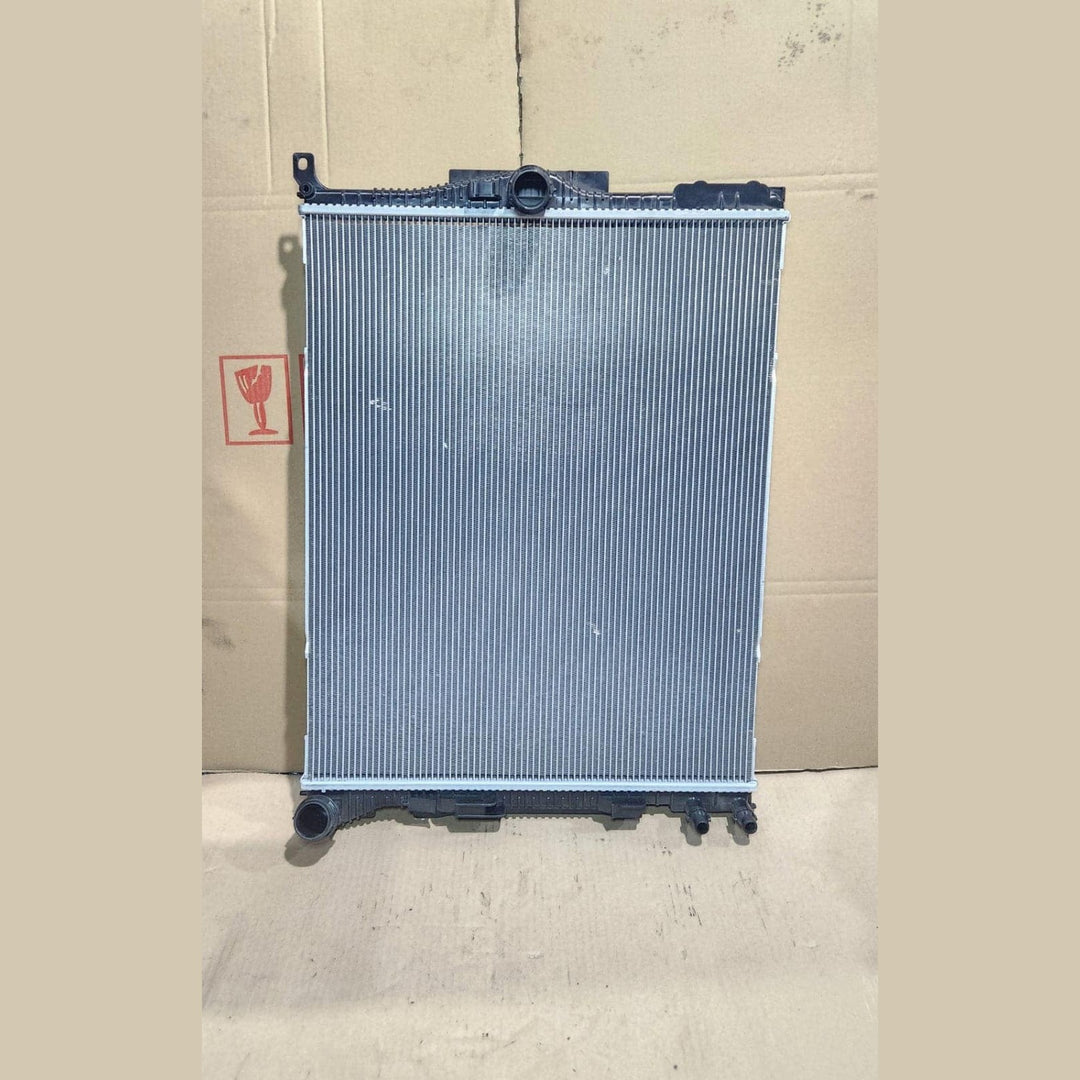 2015-2021 BMW 320i Engine Cooling Radiator 8652497 F20 M140 F22 F23 F87 230i