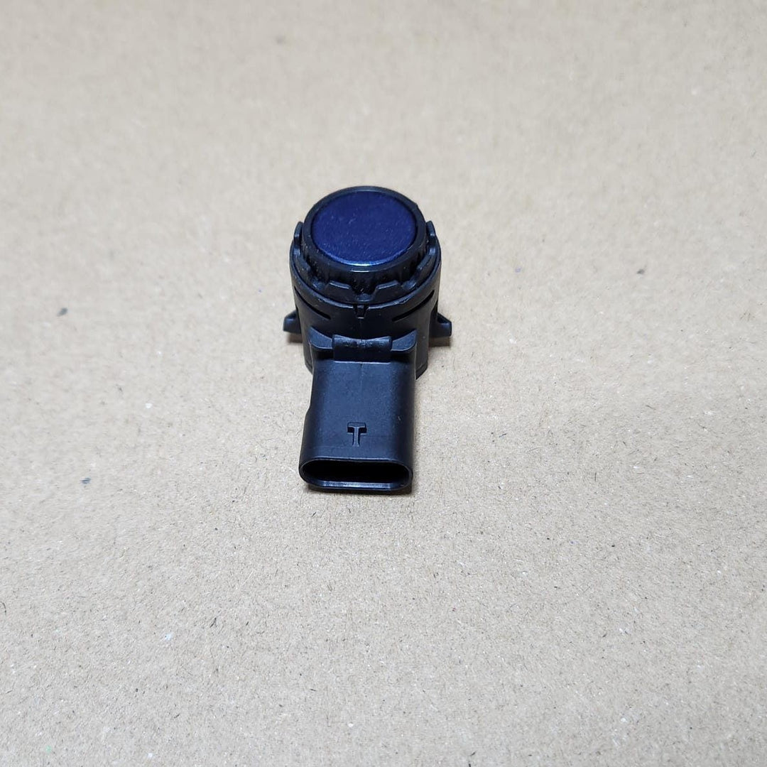 Genuine BMW Park Ultrasonic Sensor 9472277. F40 F44 G20 G11 G12 F91 G15