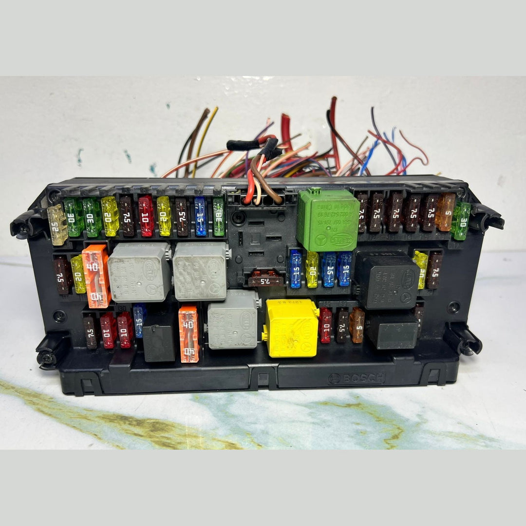 10-18 Mercedes-Benz W212 W204 Front SAM Module Relay Fuse Box A212 9005812 OEM