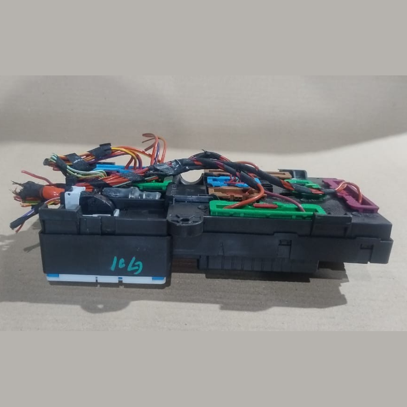 BMW F98 F97 X4 X3 G01  M BODY FUSE BOX CONTROL MODULE OEM  6828074
