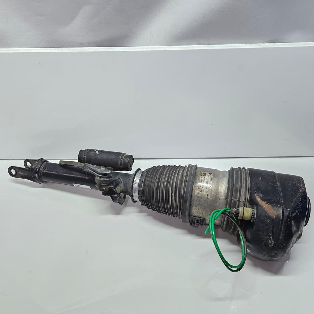 6877553-2016-2022 BMW 7 Series G11 G12 740i 2WD Front Air Suspension Strut OEM