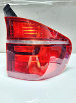 Bild in die Galerieansicht laden, 2009-2013 BMW X5 Rear Right Tail Light 7227792 X5 E70 LCI