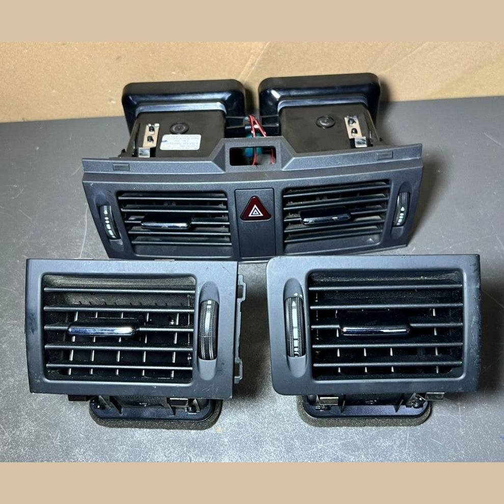 08-10 Mercedes W204 C-Class Front Center Dashboard  Heater A/C Air Vent Set