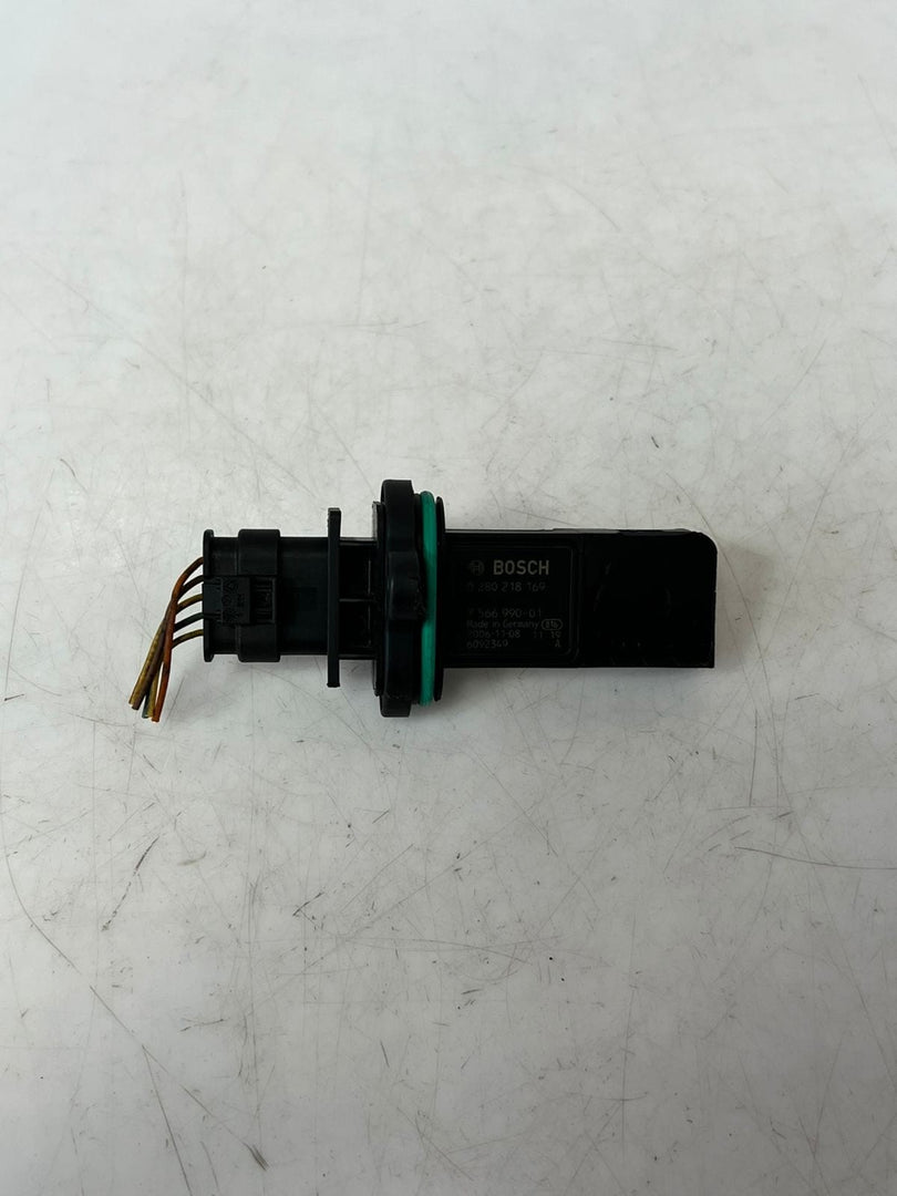 2010-2013 BMW 550i, 650i, 750i, and X6 4.4L Mass Air Flow Sensor 7566990 OEM