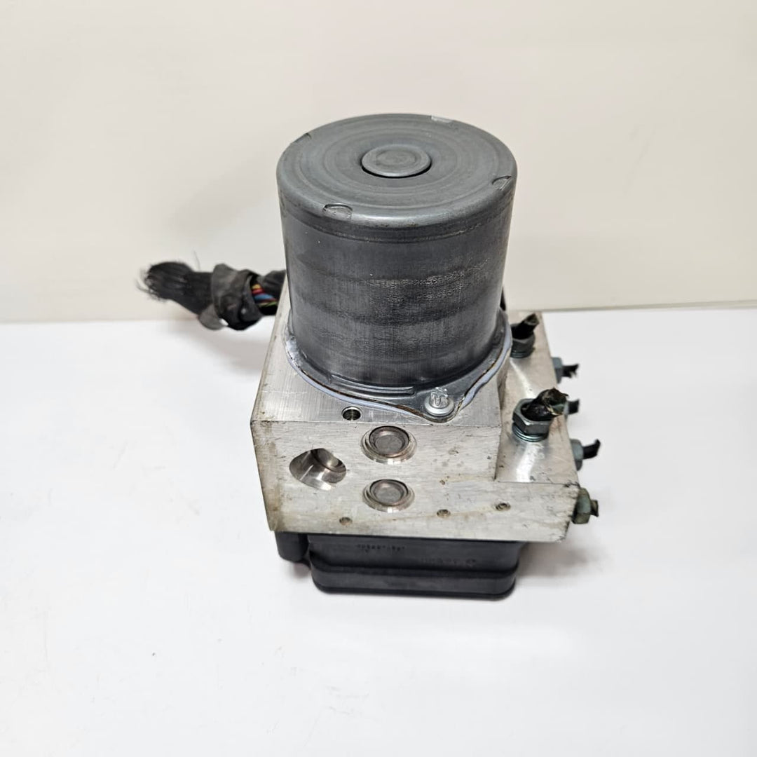 2011-2016 BMW 5 Series F10 F11 528i 535i, 550i ABS Pump Control Module 6797668